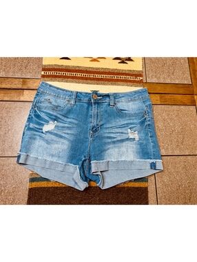 Wanna betta butt YMI Jean shorts size 11